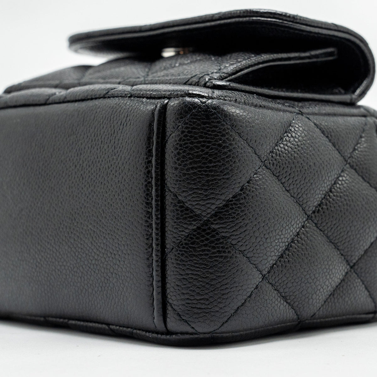 24P MINI BACKPACK/CROSSBODY BAG CAVIAR BLACK SHW (MICROCHIP)