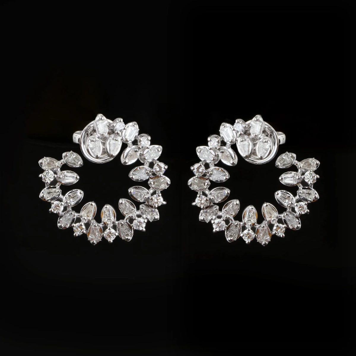 18K White Gold Baguette Diamond Stud Earrings R506234