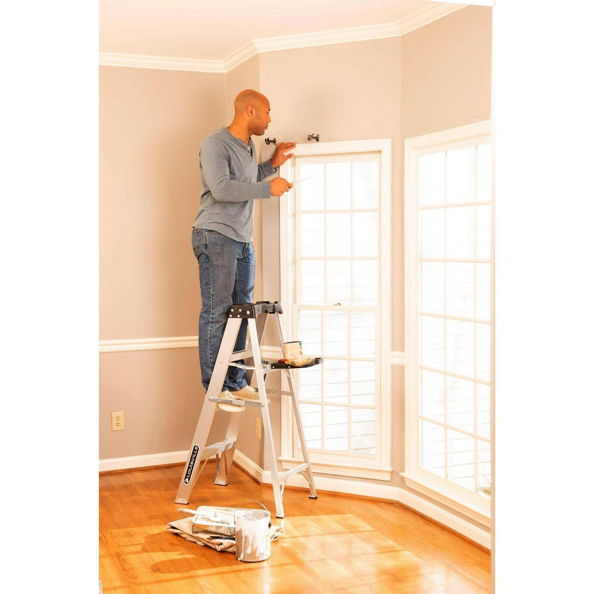 4-Foot Aluminum Stepladder, 250-Pound Capacity, Type I H6432