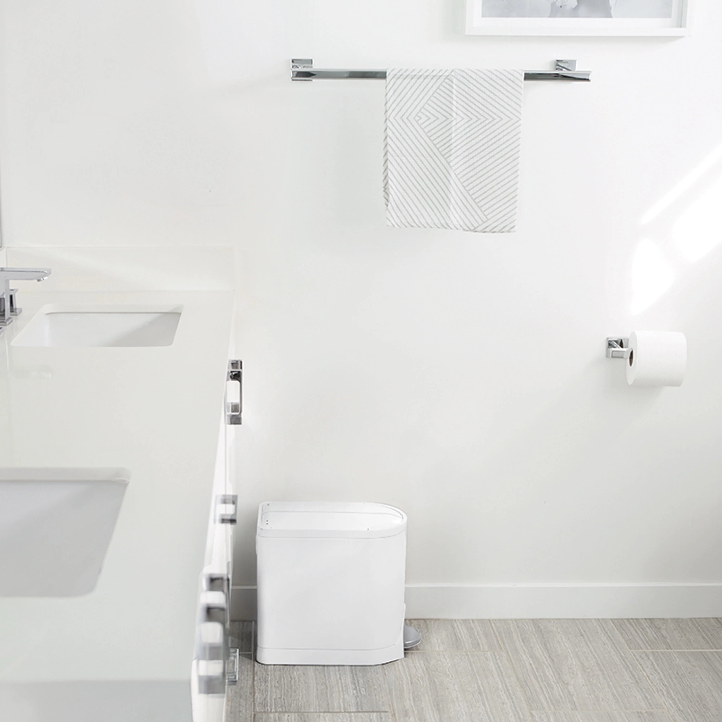 White Stainless Steel Butterfly Lid Bathroom Trash Can Y66034